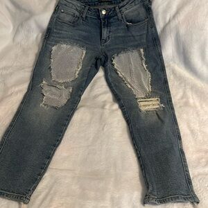 Women’s GUESS jeans size 27 (4). tomboy style attractive design on front!